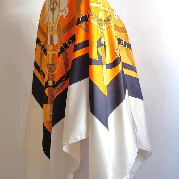HERMES L’Eperon d’Or Silk Poncho - Picture 3 of 7